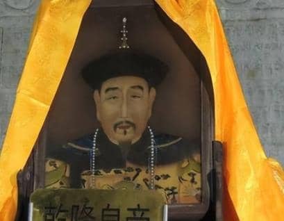 清朝的衰败是不是从嘉庆皇帝开始的？